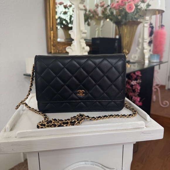 Chanel wallet on a chain - Picture 10 of 16